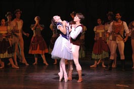 Viengsay Valdes and Joel Carreno