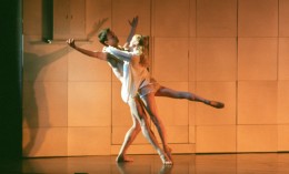 Jane Turner as Juliet and Alex Wagner as Romeo