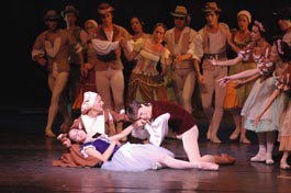 Viengsay Valdes and Joel Carreno